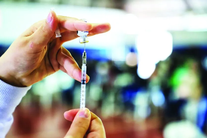 Imagem descritiva da notícia Vacina bivalente é liberada para todos grupos prioritários