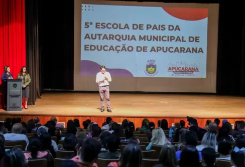 Imagem descritiva da notícia AME reúne pais para discutir impacto da tecnologia
