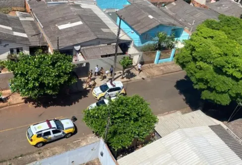 Imagem descritiva da notícia Aluno é apreendido após sacar arma contra colega em colégio de Arapongas