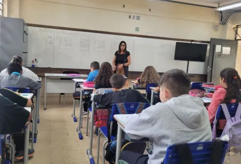 Imagem descritiva da notícia Após 10 anos, Paraná lança edital de concurso público para professores