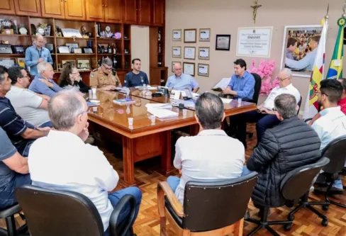 Imagem descritiva da notícia Apucarana anuncia plano de ação para limpeza de terrenos urbanos