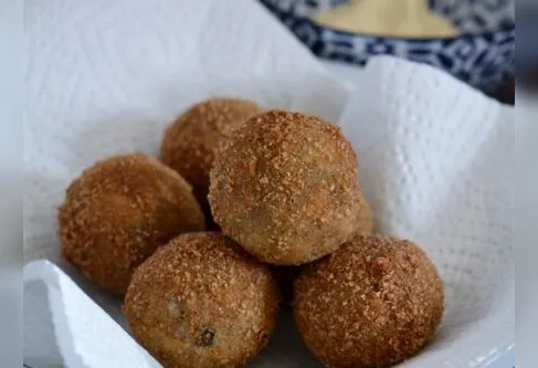 Imagem descritiva da notícia Bolinho de arroz com pimenta e leite de coco surpreende