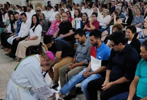 Imagem descritiva da notícia Celebração da Ceia do Senhor lota catedral de Apucarana