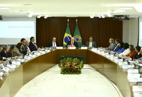 Imagem descritiva da notícia Para Lula, País vai crescer além das previsões negativas