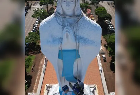 Imagem descritiva da notícia Pintura da catedral chega à imagem de Nossa S. de Lourdes