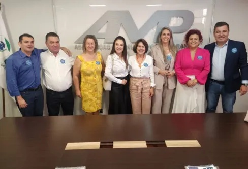 Imagem descritiva da notícia Prefeitos elegem nova diretoria da Associação dos Municípios do PR