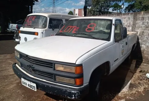 Imagem descritiva da notícia Prefeitura vai leiloar lotes de móveis e veículos