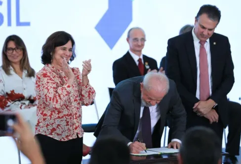 Imagem descritiva da notícia Presidente Lula relança programa Mais Médicos