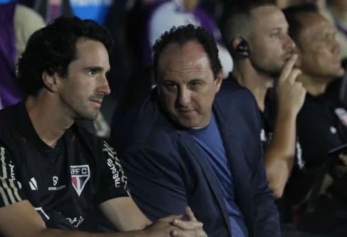 Imagem descritiva da notícia Pressionado, São Paulo estreia diante do Botafogo
