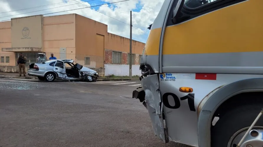 Nenhuma pessoa do micro-ônibus ficou ferida