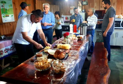 Imagem descritiva da notícia Produtores rurais de Rio Branco do Ivaí realizam sonho de ter queijaria
