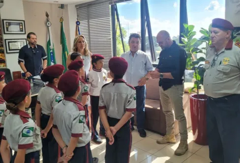 Imagem descritiva da notícia Arapongas vai ampliar número de escolas municipais cívico-militares
