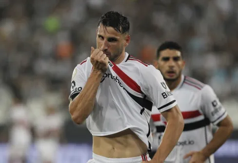 Imagem descritiva da notícia Calleri volta a treinar e deve ser atração contra o Internacional