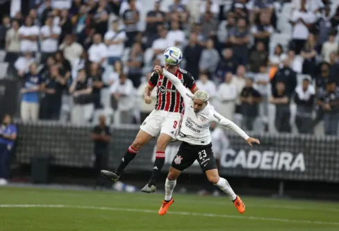 Imagem descritiva da notícia Corinthians será denunciado no STJD por canto homofóbico