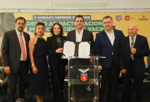 Imagem descritiva da notícia Paraná é o 1º estado a unir todos os Poderes em pacto pela vacina