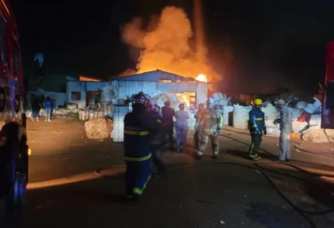 Imagem descritiva da notícia Incêndio atinge barracão no Parque Industrial Norte
