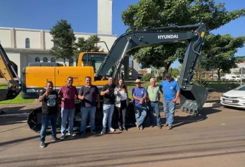 Imagem descritiva da notícia São João do Ivaí adquire escavadeira hidráulica