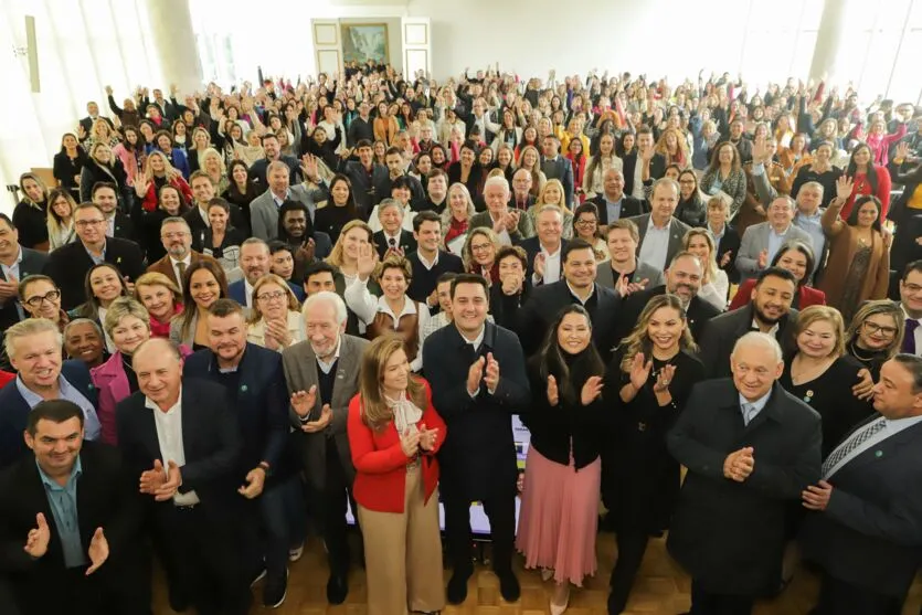 Curitiba, 29 de maio de 2023 - O governador Carlos Massa Ratinho Junior realizou, no Palácio Iguaçu, o ato que lançou a Caravana Paraná Unido pelas Mulheres.