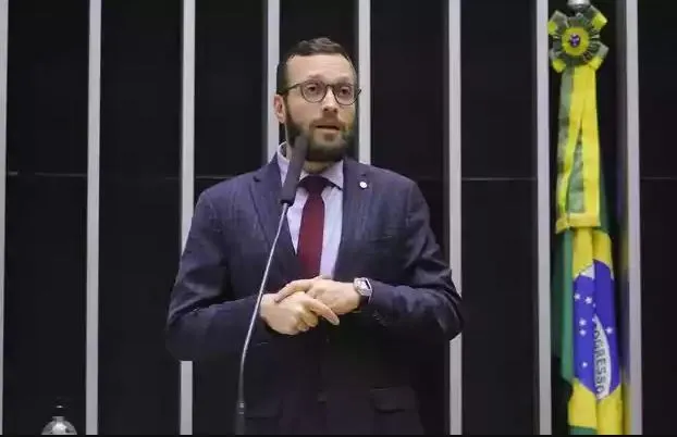 Imagem descritiva da notícia Deputado Filipe Barros lidera pesquisa para prefeito de Londrina