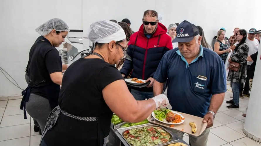 Restaurante Popular oferta 300 refeições diárias em Apucarana