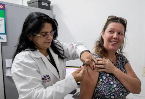 Imagem descritiva da notícia Apucarana leva vacina no sábado para 9 UBS e 3 creches