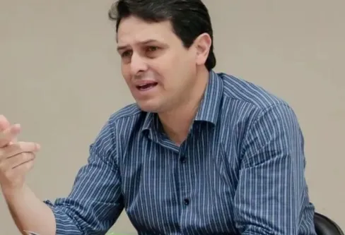Imagem descritiva da notícia Prefeito prefere manter silêncio sobre denúncias
