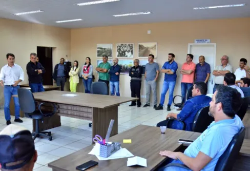 Imagem descritiva da notícia Prefeito de Faxinal avalia conquistas junto ao Estado