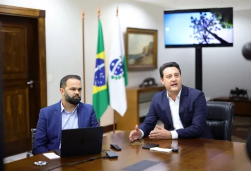 Imagem descritiva da notícia Governador anuncia bônus do Ideb na rede estadual de ensino