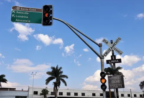 Imagem descritiva da notícia Mais dois cruzamentos de Arapongas vão contar com semáforos sensoreados