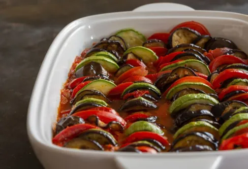 Imagem descritiva da notícia Reveja a forma de preparar legumes e aposte no clássico ratatouille