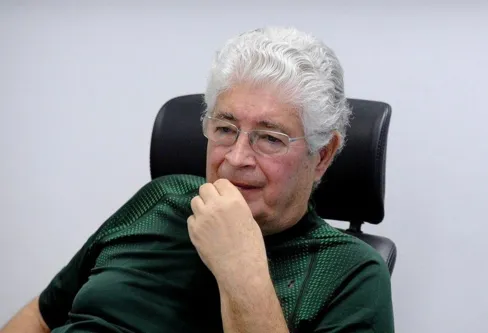 Imagem descritiva da notícia Requião recorre ao Supremo para garantir aposentadoria