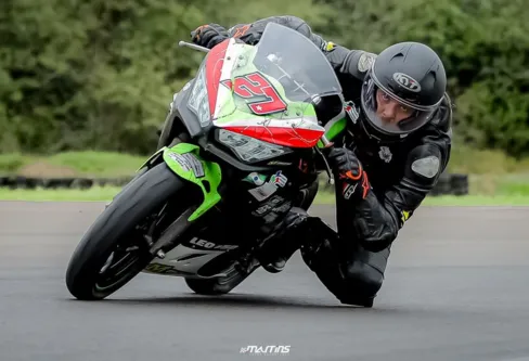 Imagem descritiva da notícia Piloto de Apucarana é o líder do  Paranaense de Motovelocidade
