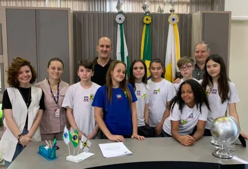 Imagem descritiva da notícia Alunos do ‘Canadá’ visitam o Legislativo