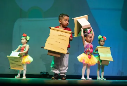 Imagem descritiva da notícia Alunos dos CMEIs sobem ao palco do Cine Fênix