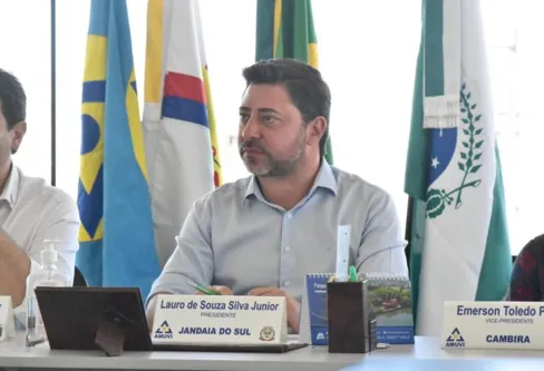 Imagem descritiva da notícia Amuvi recomenda a municípios para que contenham os gastos