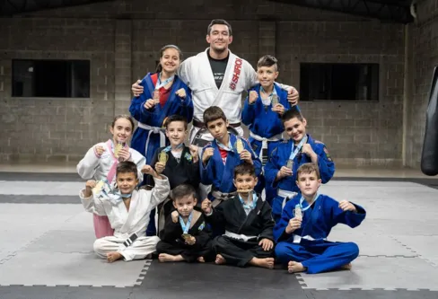 Imagem descritiva da notícia Apucaranenses são destaques na Copa Champions Kids de Jiu-jitsu
