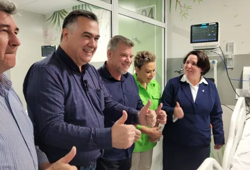 Imagem descritiva da notícia Beto Preto faz entrega da nova UTI do Hospital da Providência