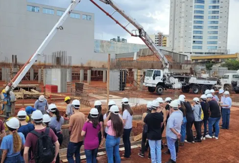 Imagem descritiva da notícia Fundação do prédio do Centro Empresarial da Acia é finalizada