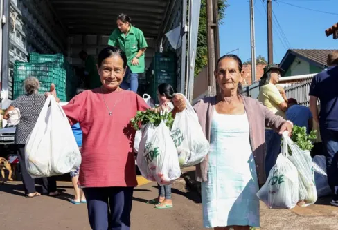 Imagem descritiva da notícia Feira Verde chega a 63 bairros e 17 mil famílias de Apucarana