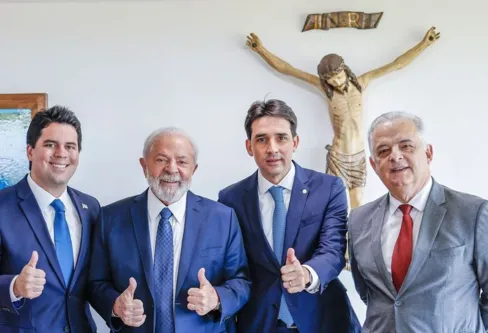 Imagem descritiva da notícia Lula empossa três ministros 
e oficializa novo ministério