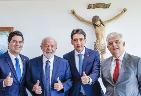 Imagem descritiva da notícia Lula empossa três ministros 
e oficializa novo ministério