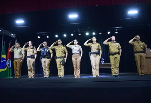 Imagem descritiva da notícia Militares e civis são condecorados pela Polícia Militar em Ivaiporã