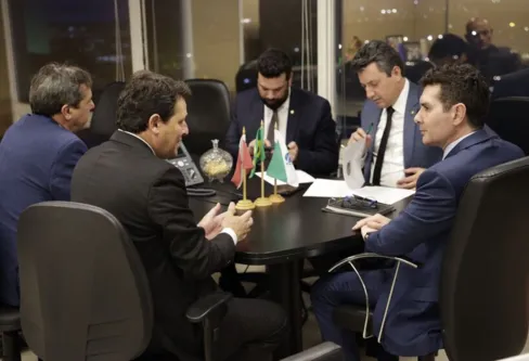 Imagem descritiva da notícia Ministro libera R$ 53 milhões para saneamento em Apucarana