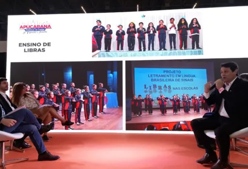 Imagem descritiva da notícia Prefeito mostra programas de Apucarana em evento nacional