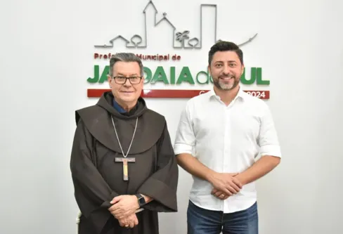 Imagem descritiva da notícia Prefeito recebe arcebispo em Jandaia do Sul