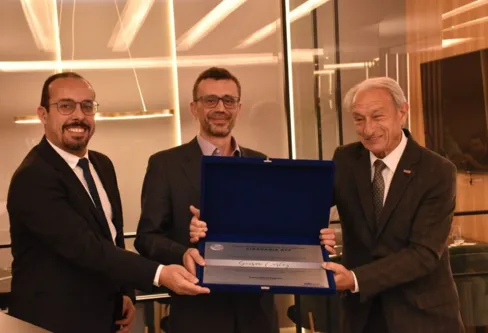 Imagem descritiva da notícia Secretário de Arapongas recebe homenagem estadual