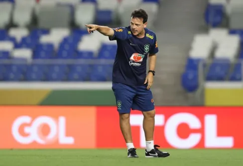 Imagem descritiva da notícia Sob o comando de Diniz, seleção estreia nas Eliminatórias da Copa