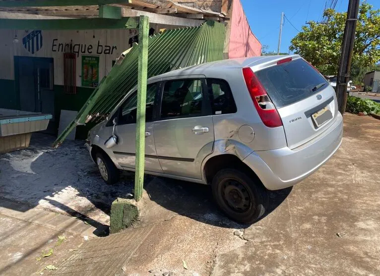 Acidente ocorreu  na tarde desta terça-feira (7)
