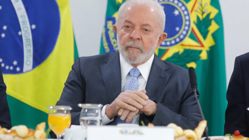 Presidente Luiz Inácio Lula da Silva, min. Fernando Haddad (Fazenda), Vice-presidente Geraldo Alckmin, Min. Alexandre Padilha (Secretaria de Relações Institucionais e o min. Rui Costa, durante reunião com os membros do Conselho Político da Coalisão, no Palácio do Planalto. | Sérgio Lima/Poder360 31.out.2023