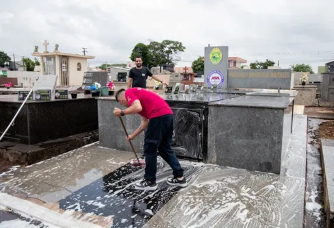 Imagem descritiva da notícia Aserfa prevê 20 mil visitantes nos cemitério de Apucarana